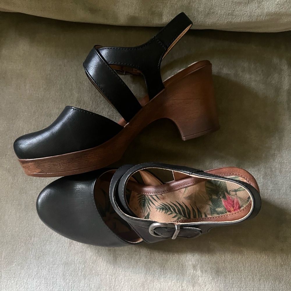 B.o.c. Black Leather Women's Slingback Clogs